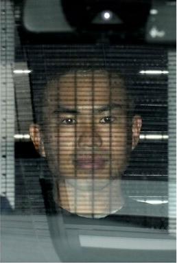 闯入中方大使馆的日本自卫官正面照曝光！

这嫌疑犯看着年纪不大，是个年轻小伙，但