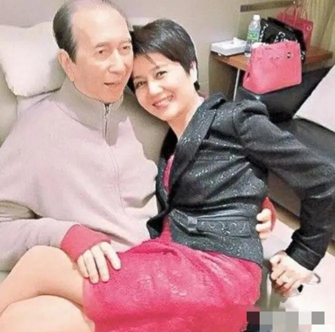 1986年，65岁的何鸿燊对26岁的梁安琪说“只要你愿意做我的四太太，我每个月给