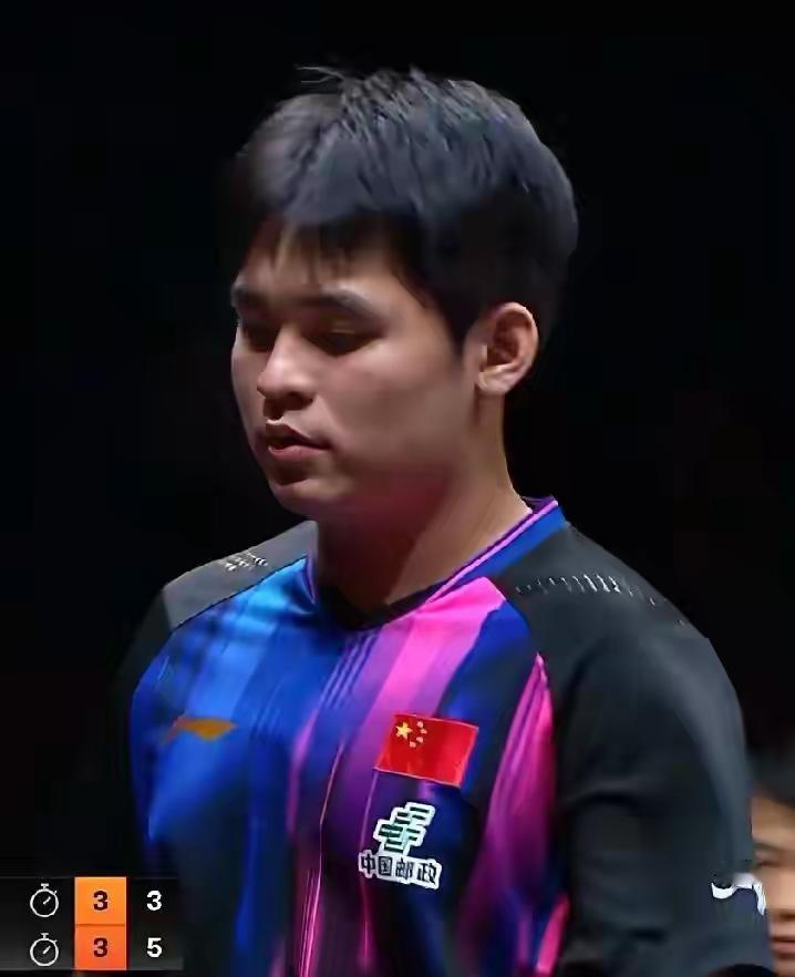 第六次了。
赛点，他握拍的手在灯光下抖了一下。
世界排名悄悄爬升了三位，国际乒联