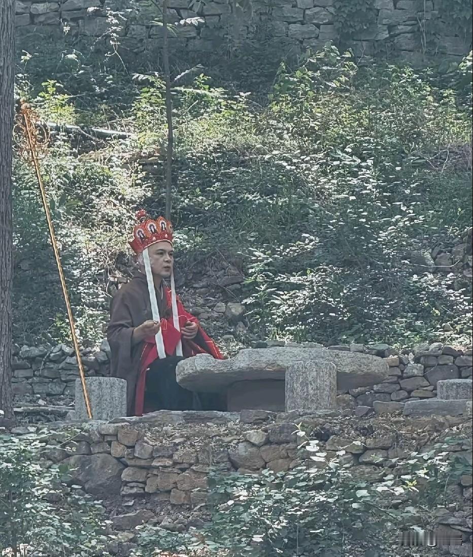 大环境影响，曾经意气风发的少年玄奘法师，如今只能抑郁久居人下。