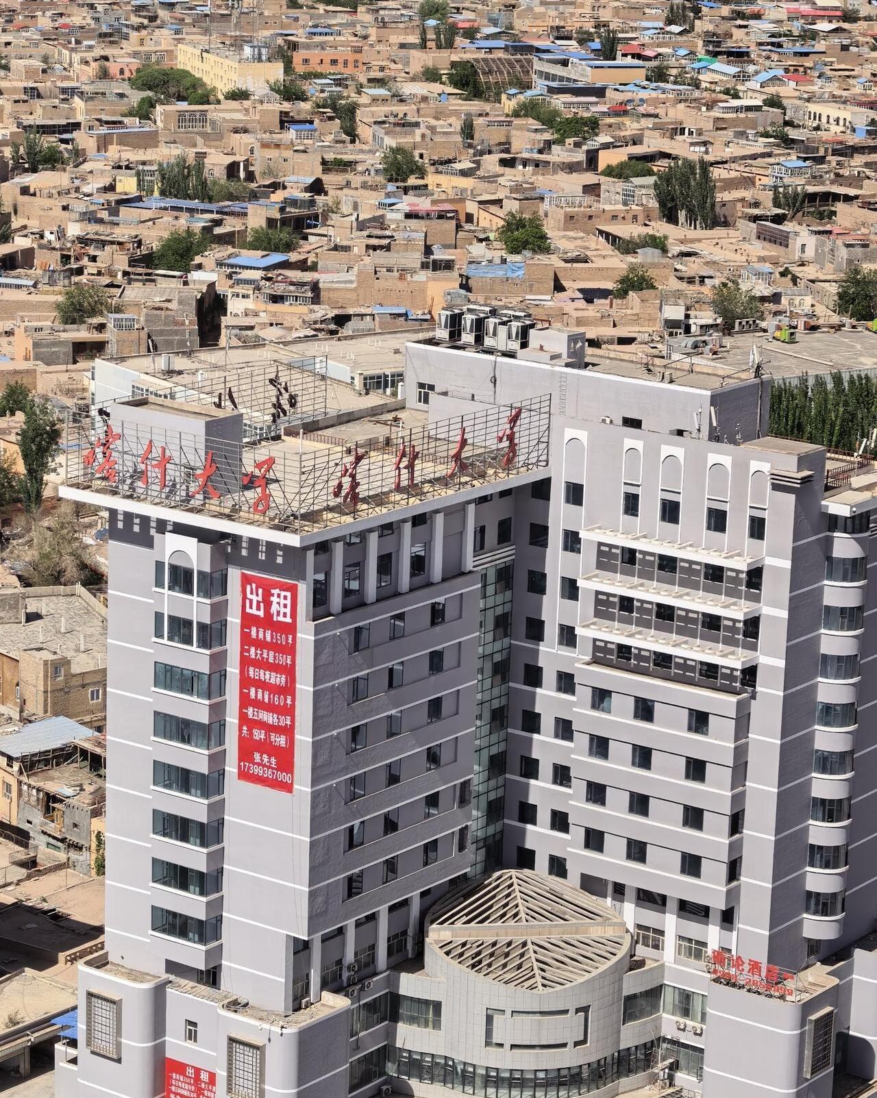 路费比学费贵-喀什大学，对比周围的环境，也是下了巨大投资