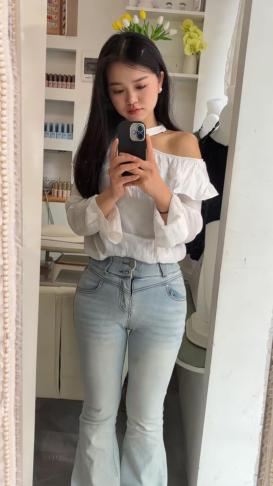 贵州女孩这样的身材打几分 牛仔裤天花板 嗯哼 皮一下