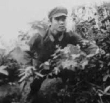 1939年春，河北灵寿县的山路上，两个日军侦察兵哼着小调、挎着三八式步枪，大摇大