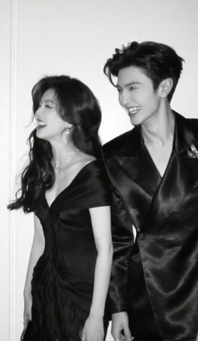 陈哲远关注白鹿！
陈哲远录制新一期跑男，给每个嘉宾发了红包，白鹿调戏他不愧是散财