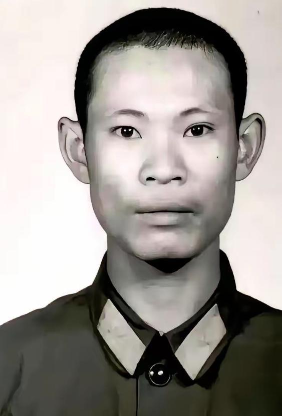1982年，边防某部的营区里出了个"怪人"杨国跃。连长看他底子好，拍板让他当班长