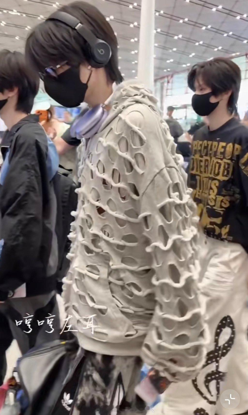 这个陈奕恒和哼毛就这样爽陈奕恒登机牌