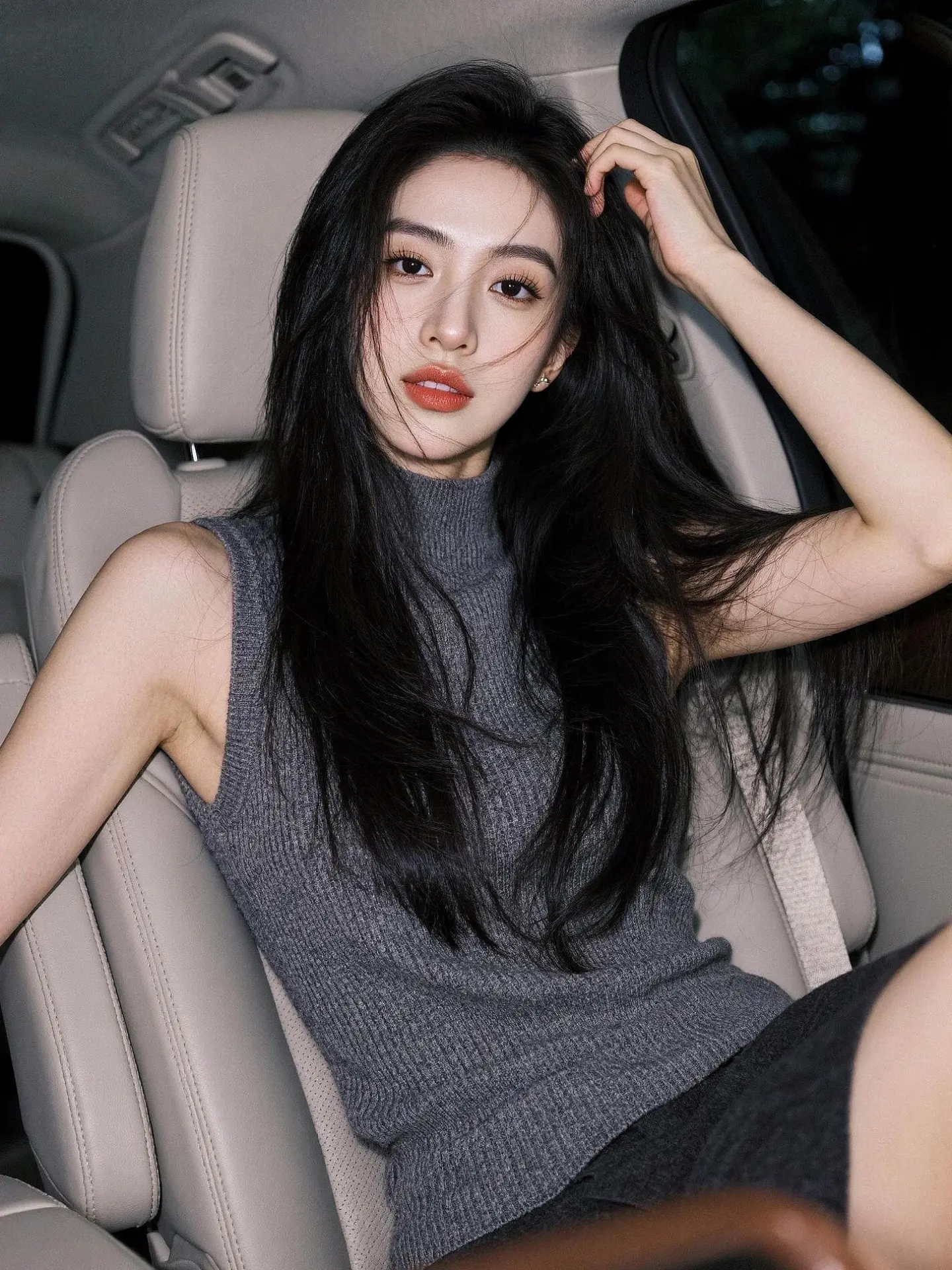 AI车内慵懒照 随变ai随便玩 ai创作 玩法合伙人计划 气质轻熟风