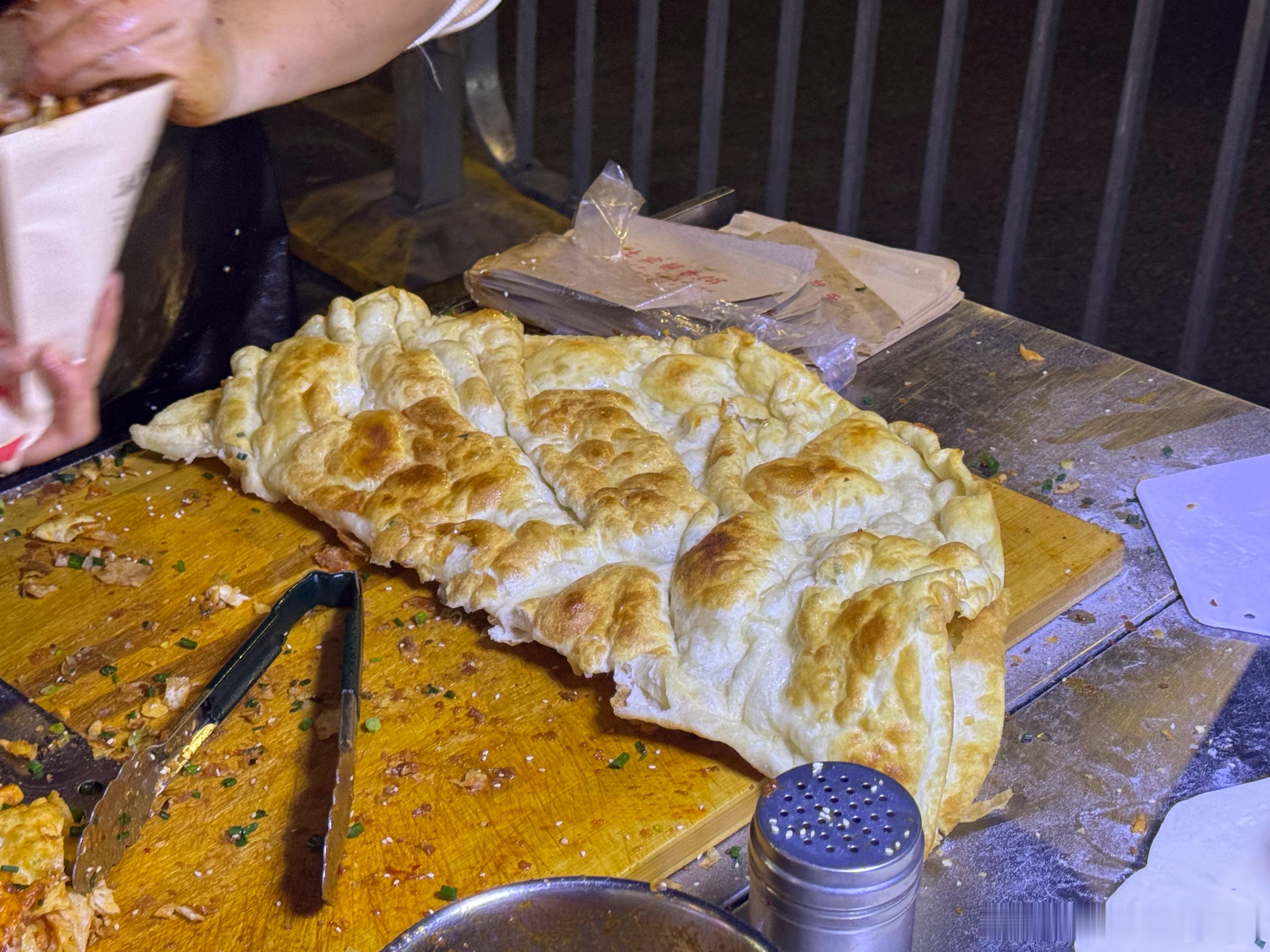 这次感冒太折磨人了。主要说头痛欲裂。。告诉我侧躺，然后俩鼻孔就换着边堵，人在床上