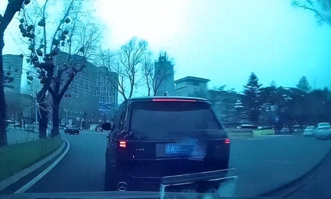 大快人心！肆意疯狂别车的长春路虎车主终于被刑拘！一分钟内连续8次急刹逼停，在畅通