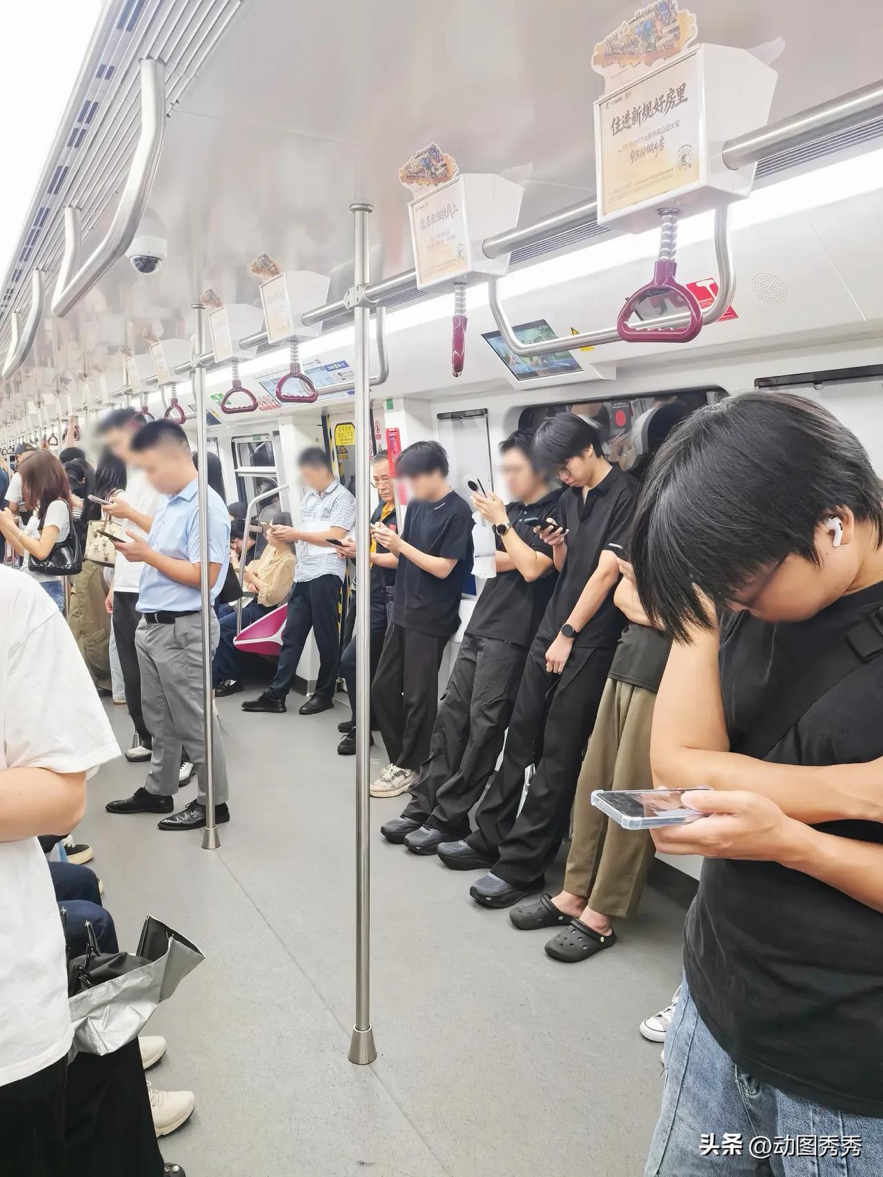 现在的年轻人越来越高了，20岁以上，30岁以下年轻男性的身高肯定达到了1.75米