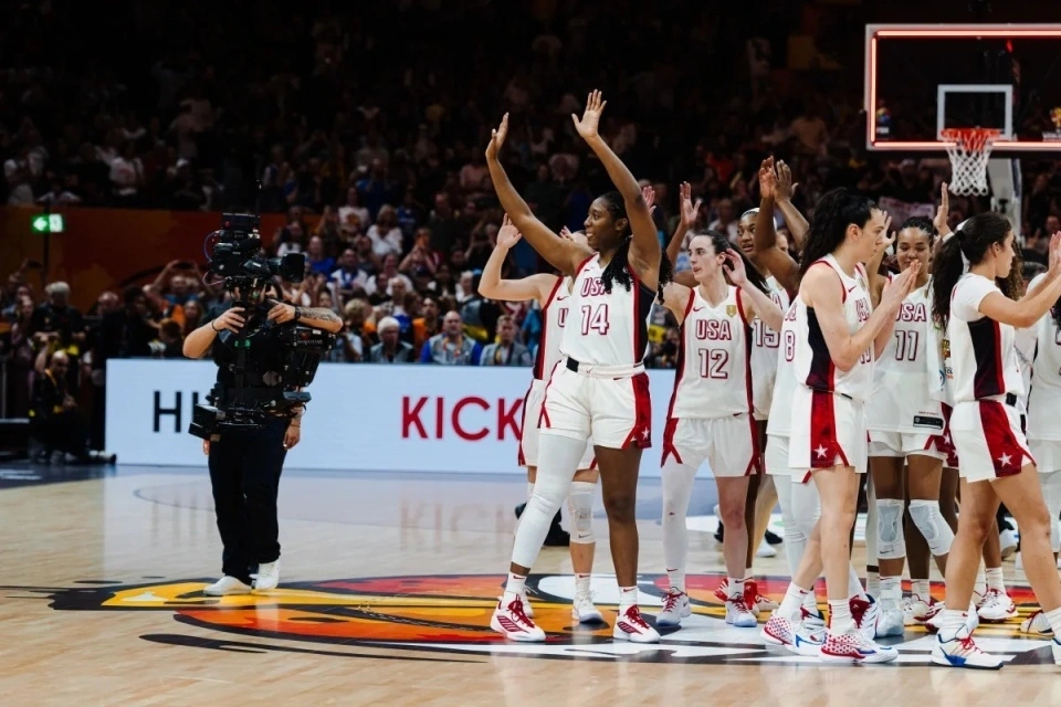 97-79胜法国，美国女篮第三节30-12锁定五连冠，跨届36连胜。斯图尔特荣膺