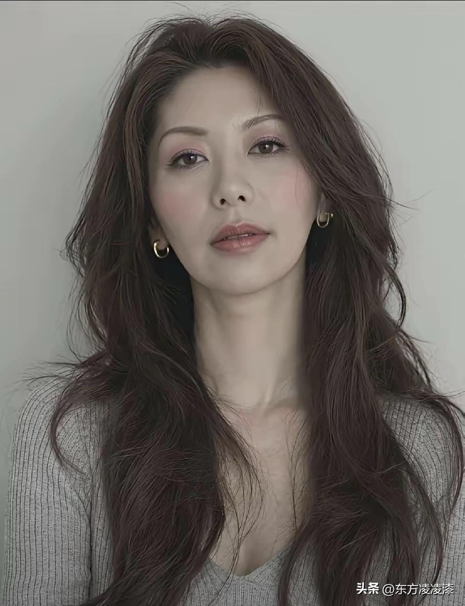 认识她的都是老司机了。
艺术照真的太提升女人的气质啦！