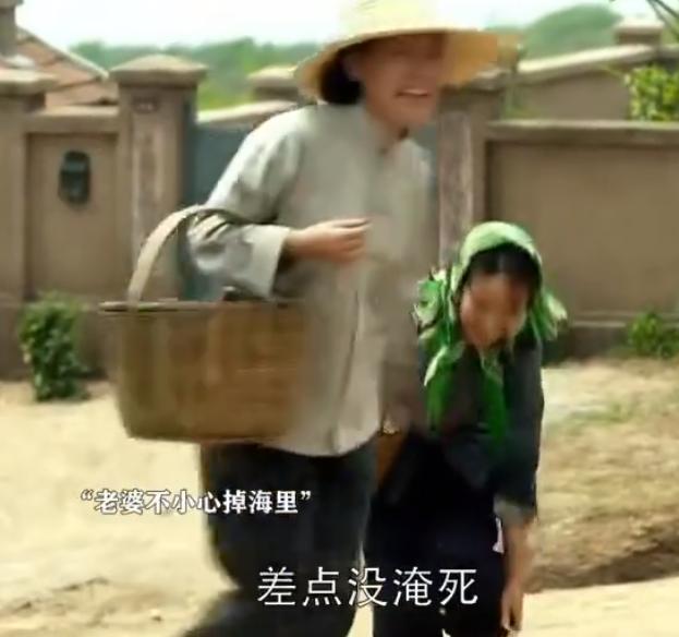 有一幕，德华打趣地给王正彪说嫂子掉进海里，差点淹死！
王正彪和江德福在一起，只是