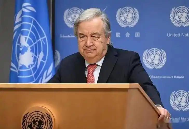 他大声呼吁 : “现在，是让法治战胜强权逻辑的时候了，是让外交取代战争的时候了。