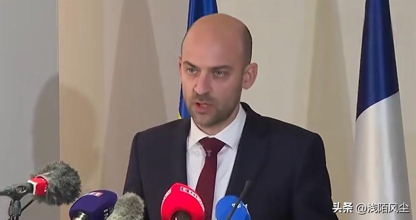 法国外交部长让-诺埃尔·巴罗:“我们坚信，无论当前军事行动结果如何，都必须辅以政