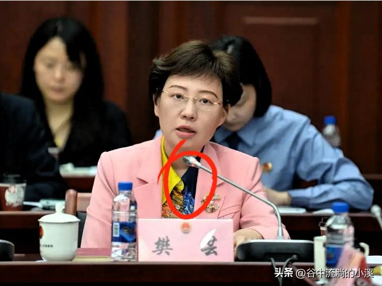 业主终于硬气了！
物业不再是小区的管理者，
而是实打实的服务者！

国家刚定的新