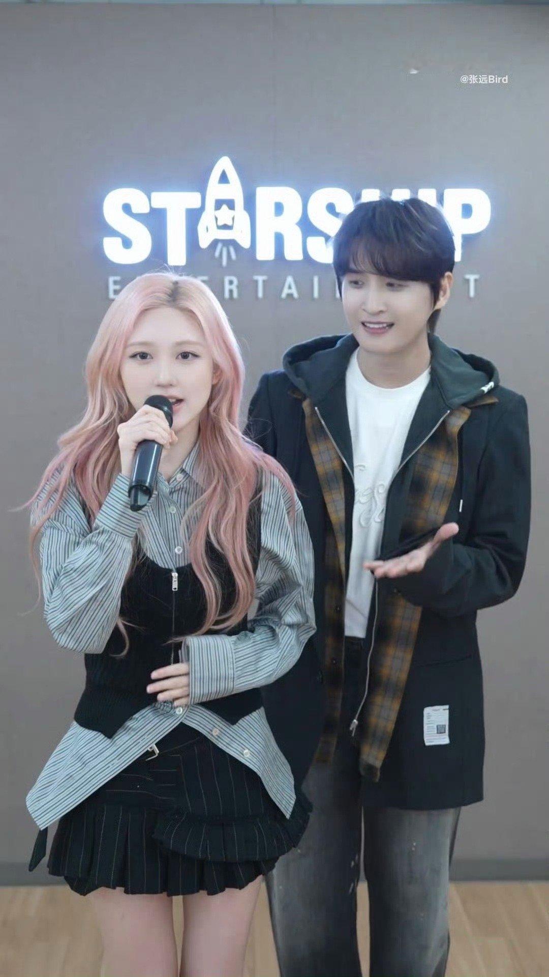 张远在韩人脉张远在韩国的行程，堪称“行走的K-POP联动收割机”！安成民、TEN