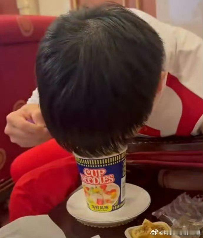 孙颖莎饭张力这一块孙颖莎吃东西萌态百出！小嘴一张一合，吃得津津有味，脸上洋溢的满