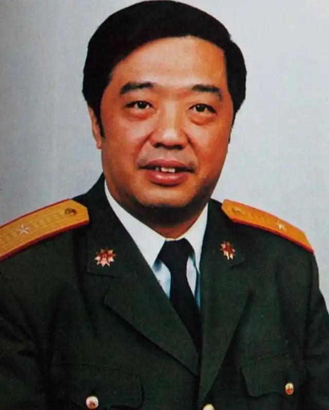 1963年贺龙独子没考上清华，找到父亲帮忙，谁知道贺龙直接进入学校，指名道姓要找