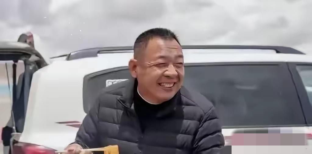 3月8日这颗雷，直接炸穿整个资本圈！
于东来大手一挥，近40亿资产说分就分，最震