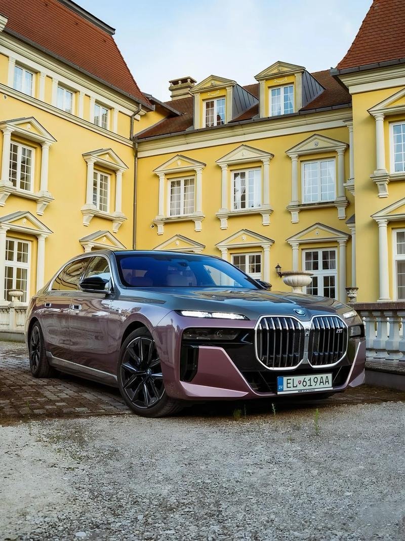 宝马大降价30万宝马i7 M70L直接官降30.1万，从189.9万干到159.