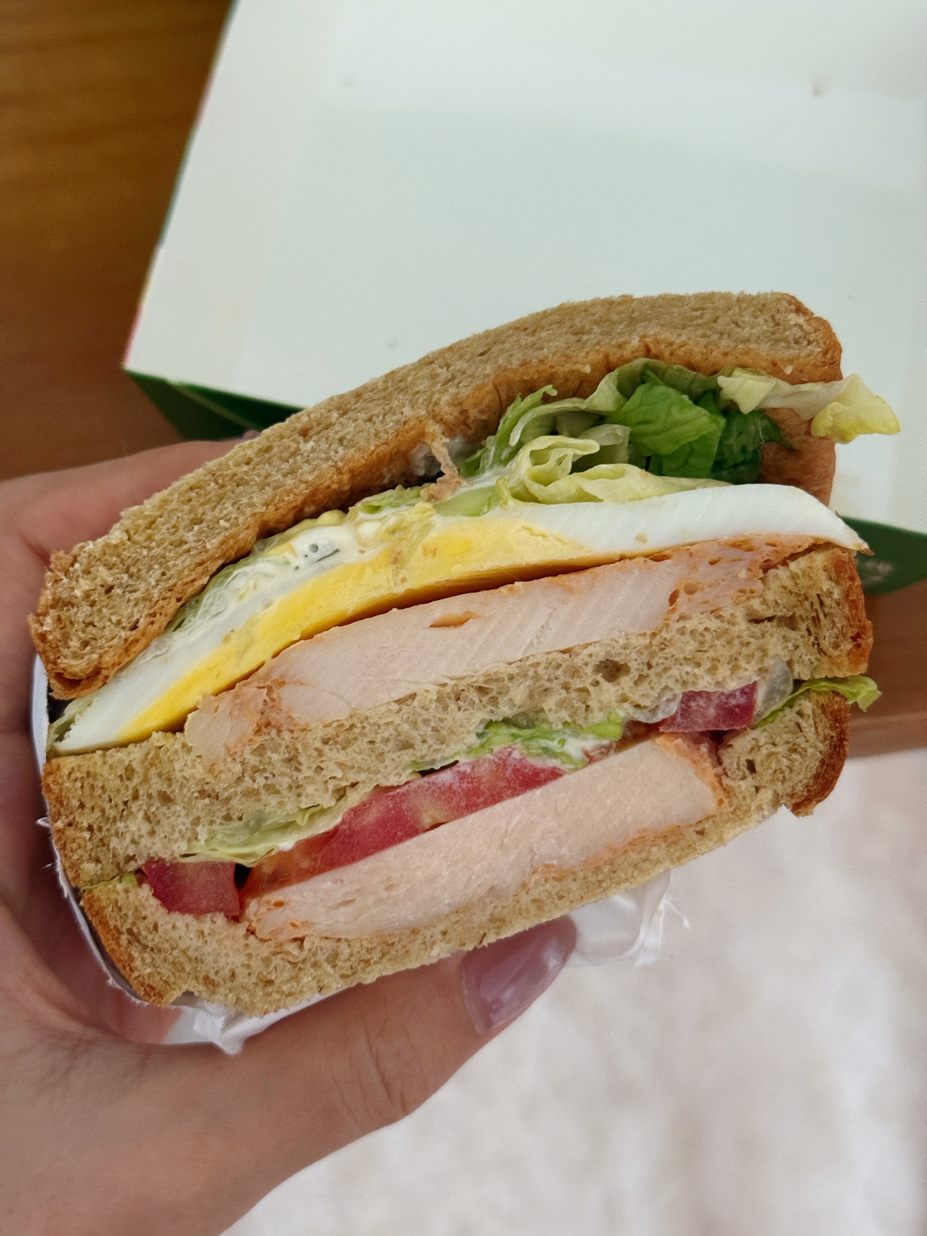 事已至此再去指责昨晚那顿大餐（6道菜7斤小龙虾和牛面包和桂花糕还有榴莲）已经没有