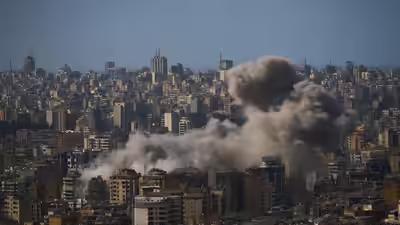 据半岛电视台报道，霍尔木兹海峡的安保费账单终于摆在了桌面上，伊朗第一副总统穆罕默