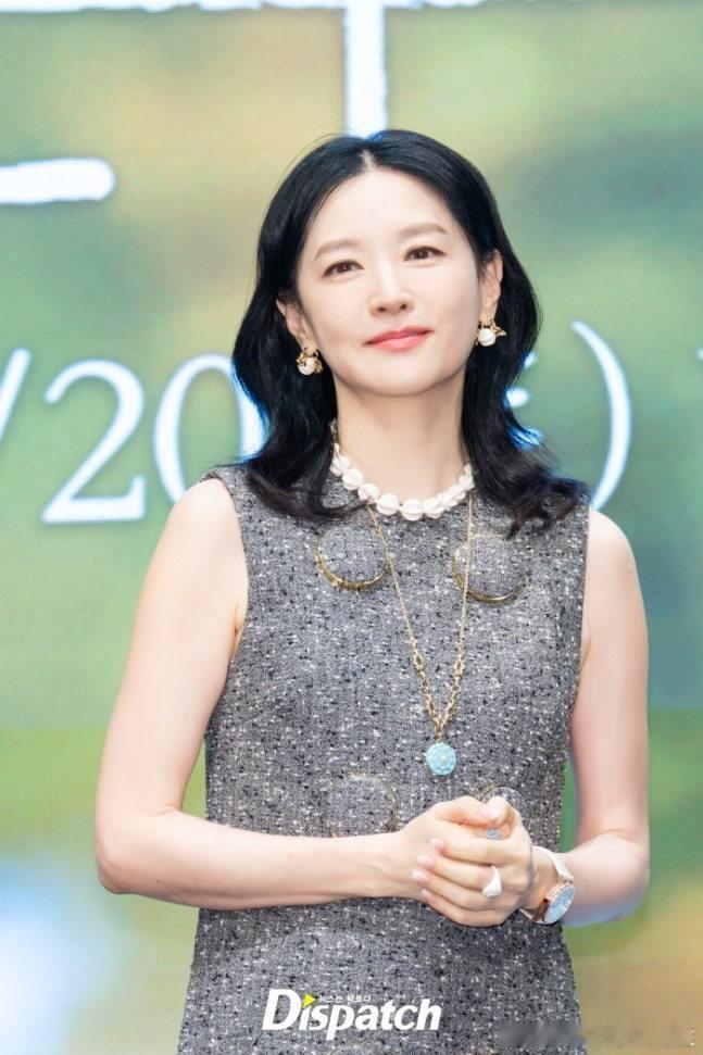 16日，李英爱[超话]金英光[超话] 携主演KBS新周末剧《恩秀的好日子》举行制