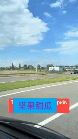 乌克兰民众拍摄，波尔塔瓦一座加油站被摧毁。基本上是小摩托干的。

目前为止，波尔