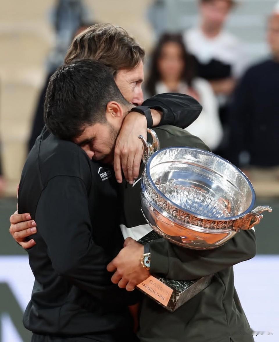 阿卡和费雷罗官宣分手💔，太突然了
之前 费雷罗 采访时才澄清外界传言他只带阿卡