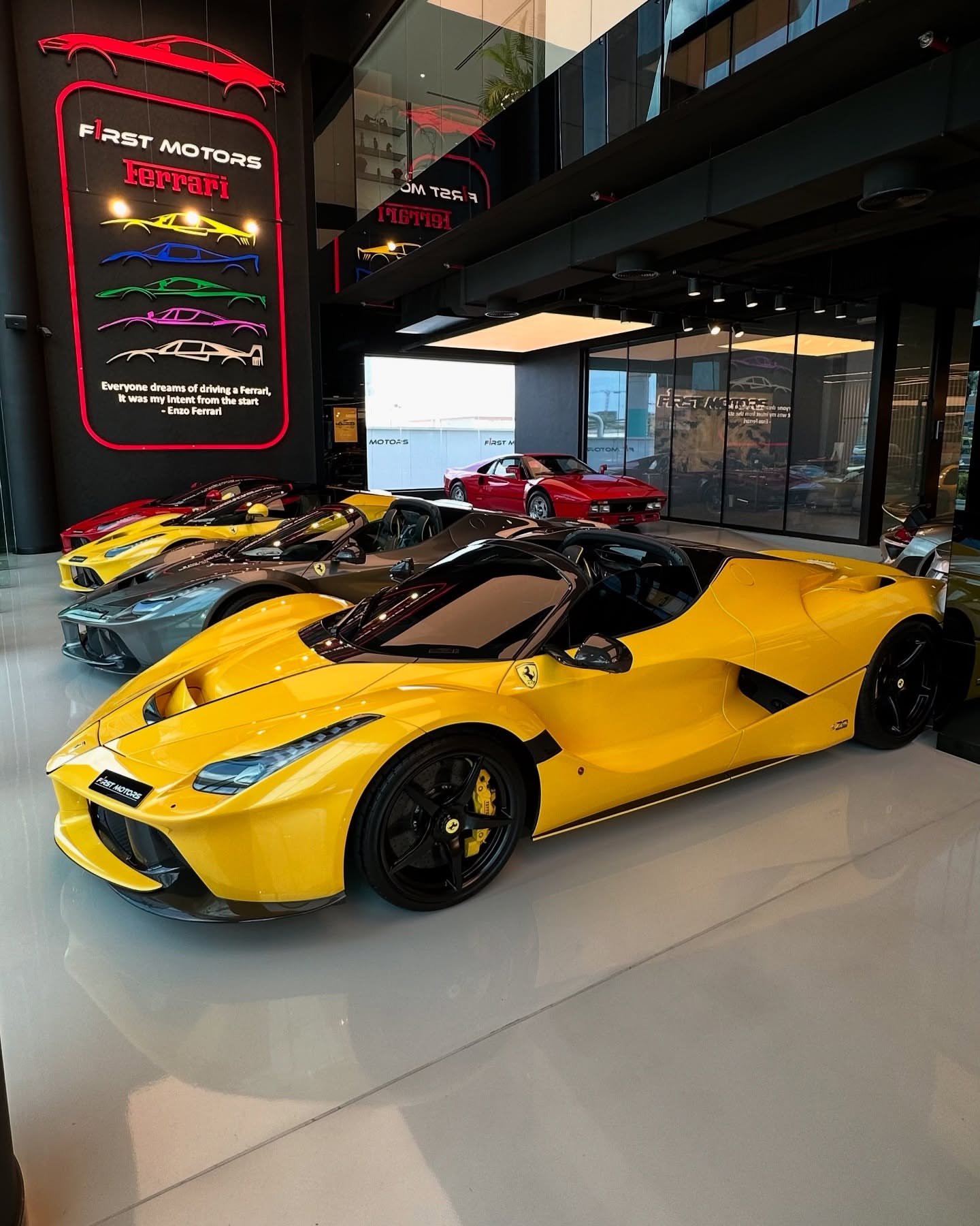 迪拜|| Ferrari LaFerrari Aperta*4 存放在...