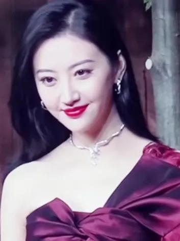 真美，不负来尘世阋，只为欣赏一道景景，美丽的容颜在这一刻，也是留在我眼里最美的瞬