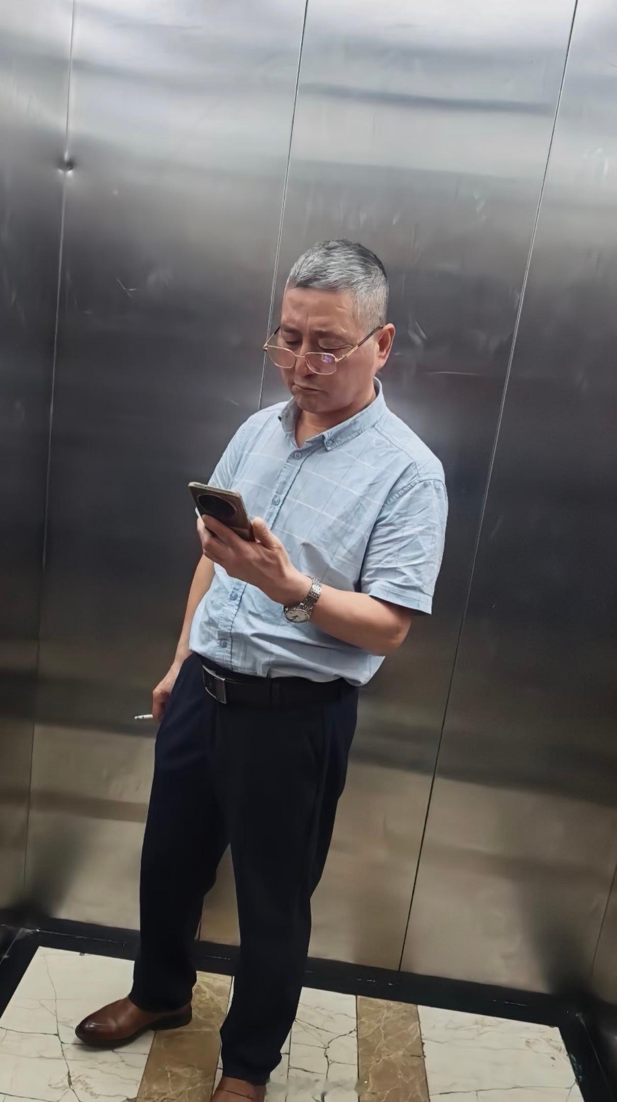 朱一龙lululemon合作半年不到明眼人都看得出来，朱一龙在长城疑似敲日本太鼓