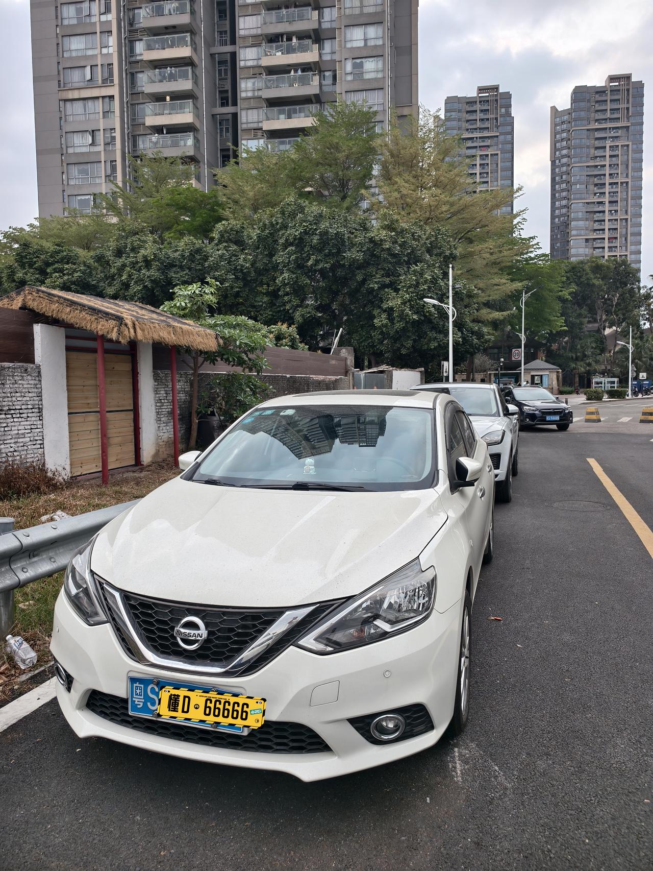 买车人“发病”前兆
进4S店前：预算10万，能开就行
坐进主驾：这氛围灯…要不贷