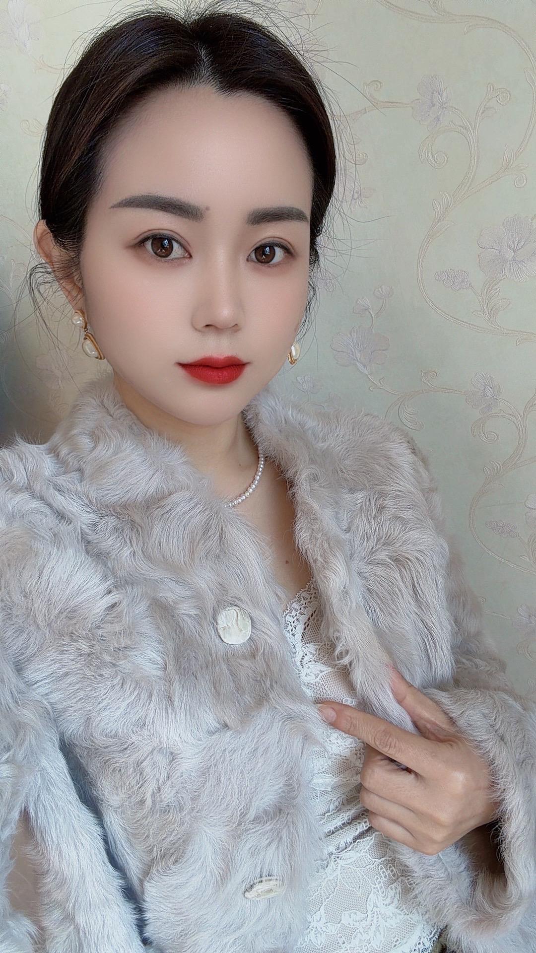 别在这个冬把我给丢下，熬过了风雪熬过了冬天，偏偏我熬不过这场思念…