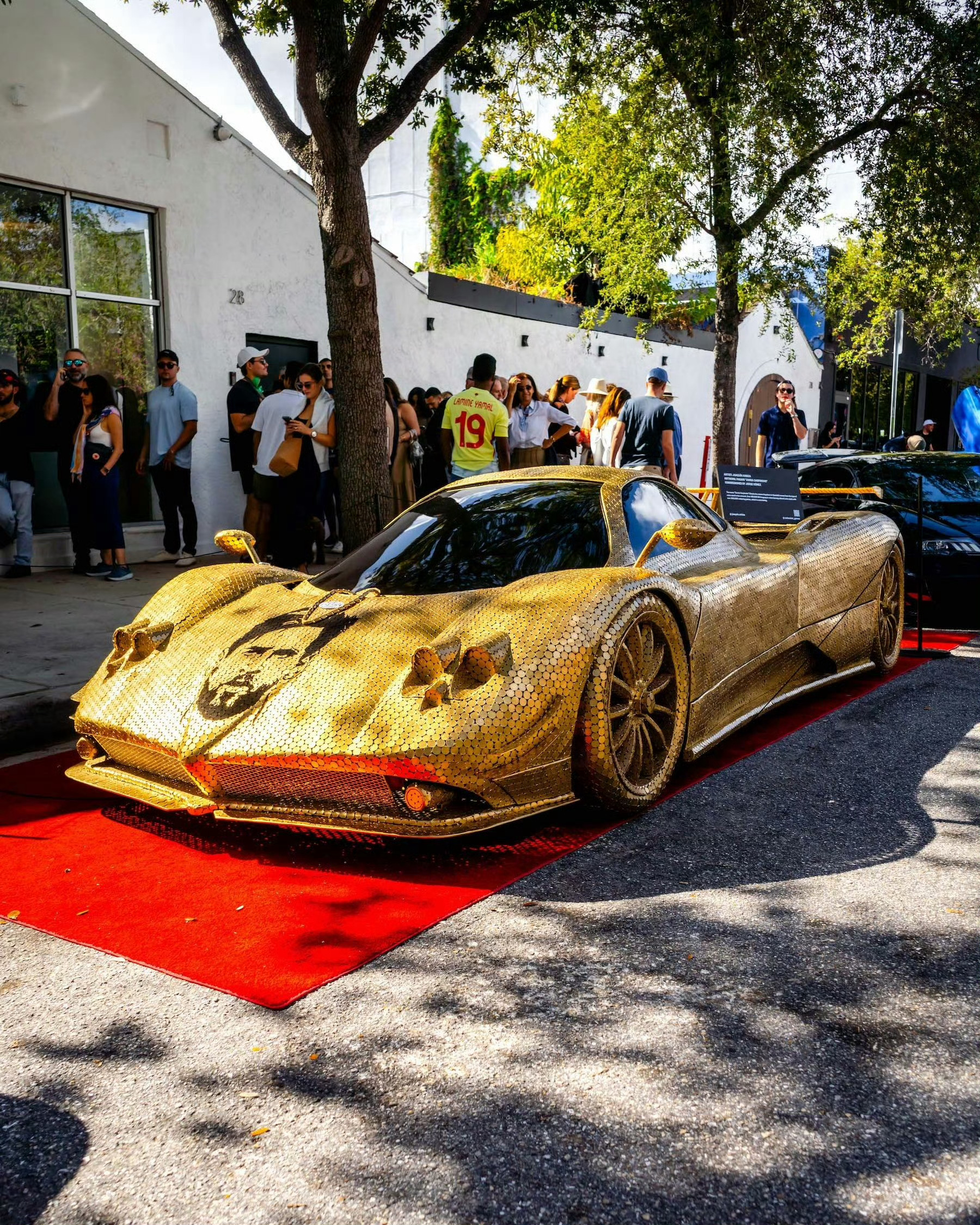 纯硬币打造的帕加尼Zonda[doge]不过只是一个壳子，用了超过十万枚硬币，前