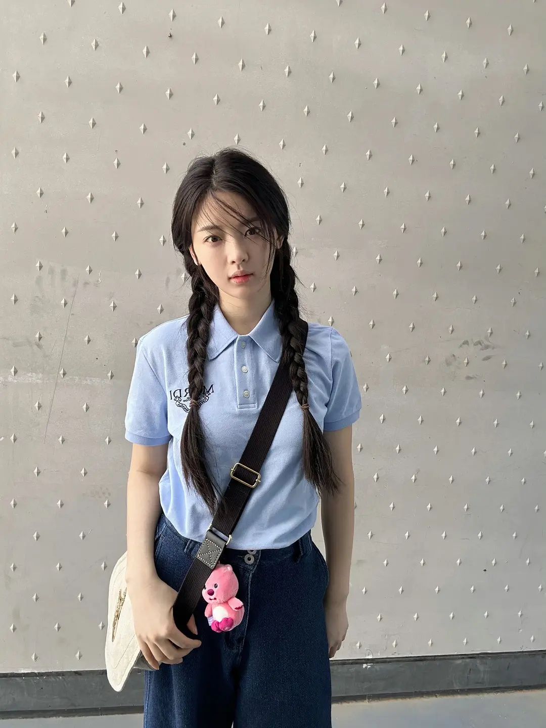 杨超越新营业，她长相是没问题的 ​​​