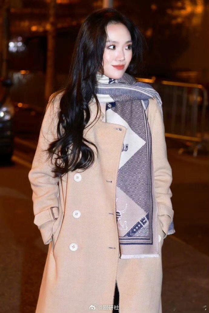 专访声鸣远扬歌手苗梦初苗梦初回应被尚雯婕三问野心羞耻不迎合，不妥协，苗梦初用自己