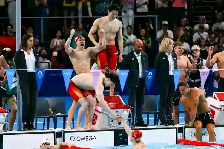第十九金：
中国队夺男子4x100米混合泳接力金牌

中国队以3分27秒46的成