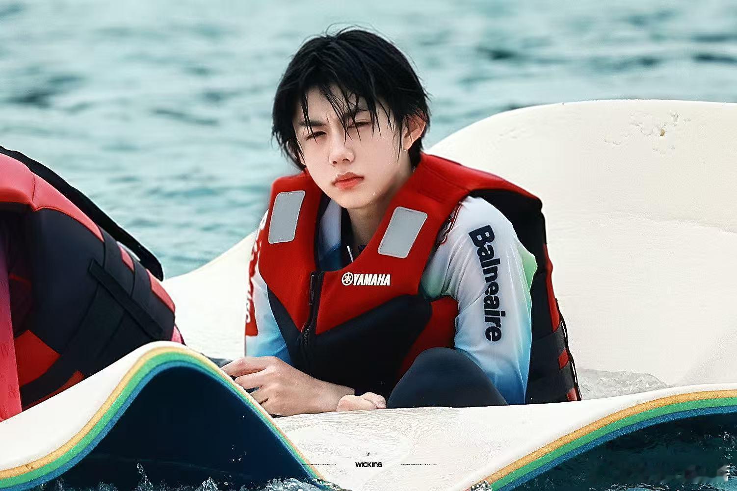 陈奕恒手臂肌肉 真的被陈奕恒惊到，平时看着清清爽爽，手臂肌肉居然这么有料，这组图