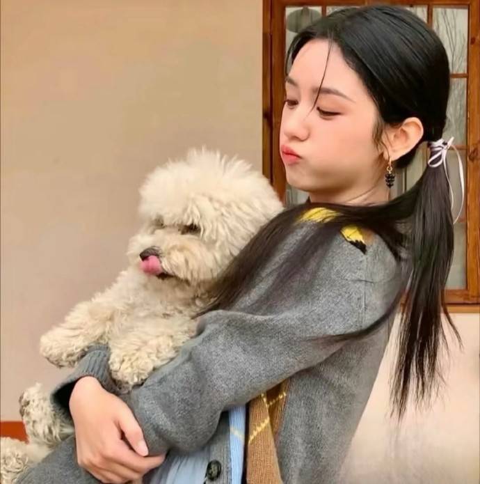 “ 长大以后，睡得着和开心成了奢侈品。” 