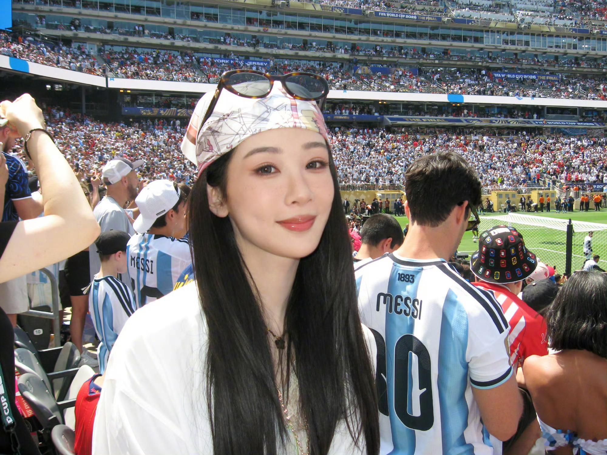 杨紫杨紫董竹君 yz杨紫玉兰花开君再来 如果迎来幸福的前提是流不完的泪 那我替你