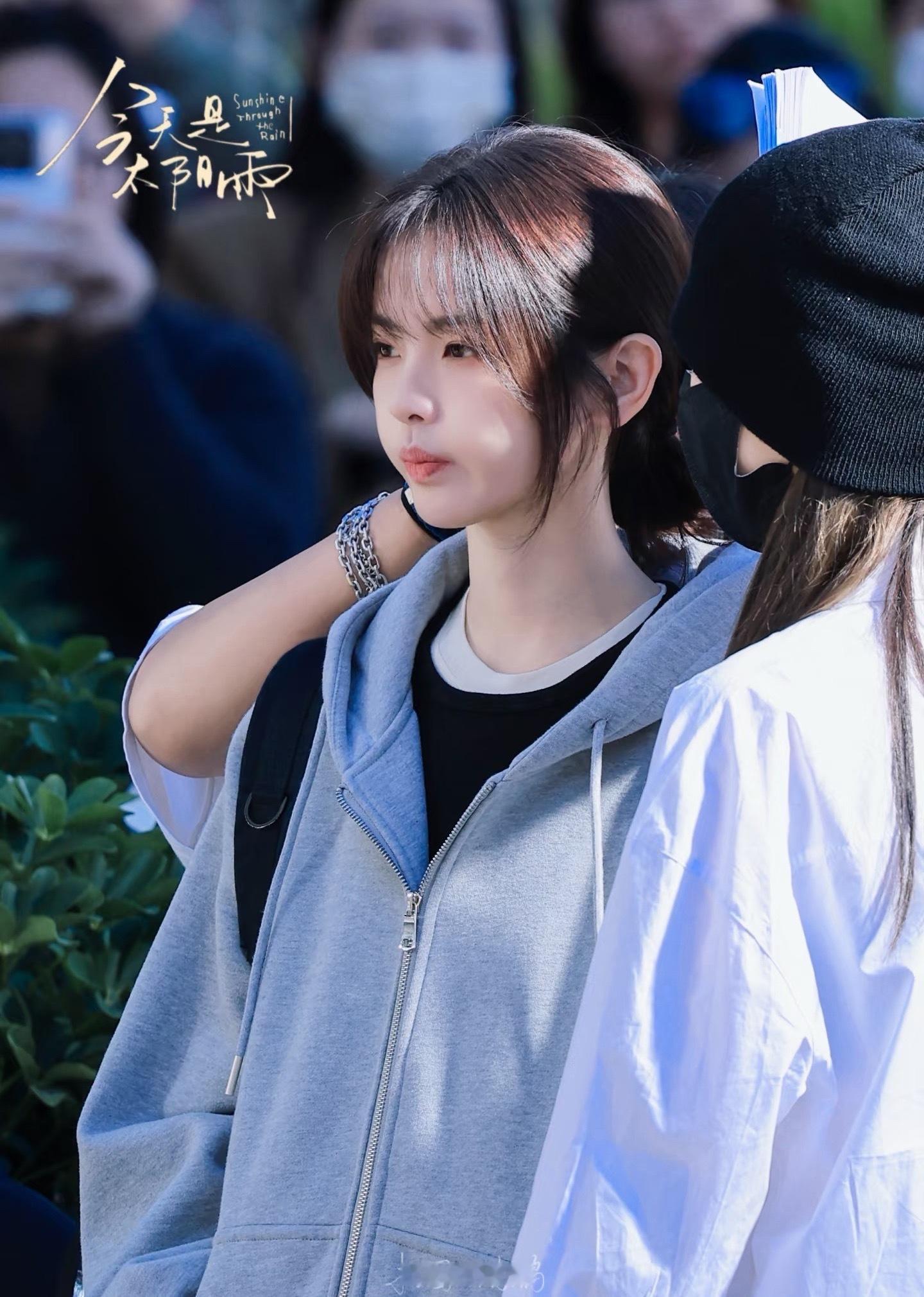 杨超越 代拍爆改站哥代拍拍的杨超越清新脱俗，温和柔软，好漂亮😍！ 