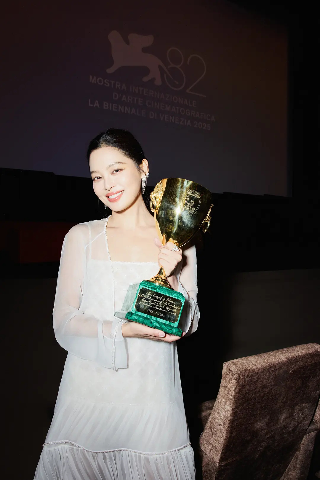辛芷蕾新片演黄柳霜辛芷蕾新片揭晓！根据Deadline独家报道，辛芷蕾将主演好莱