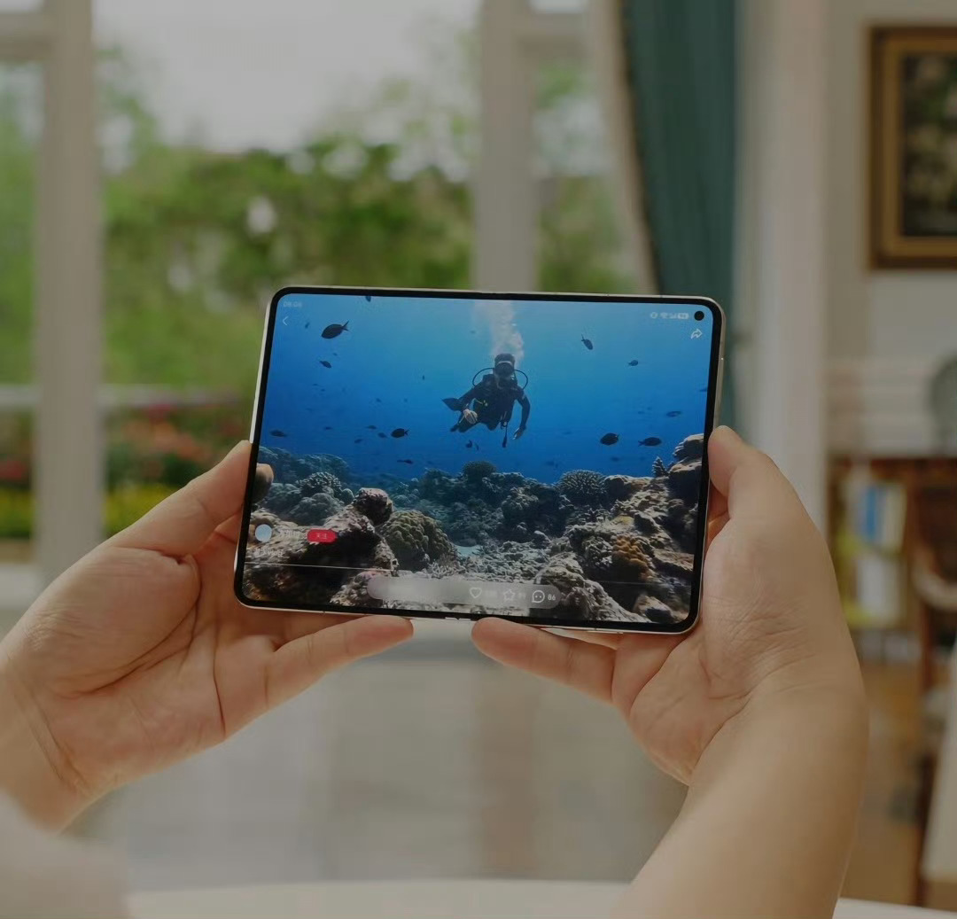 华为Pura X Max这个比例，看剧确实舒服 