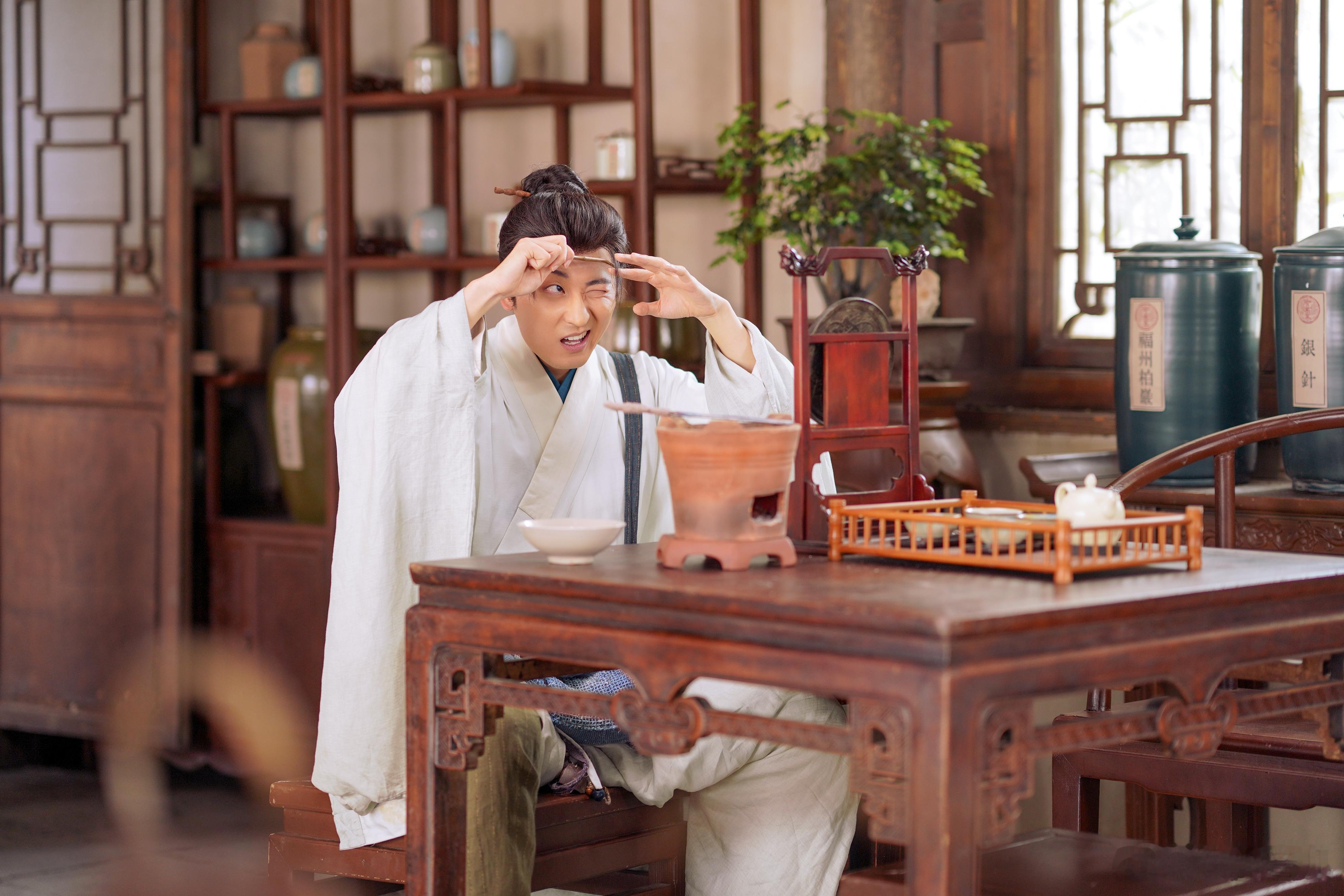 草台班子班长后继有人了 李殿尊太懂怎么演搞笑角色！《芬芳喜事》里他演的阿贵总闯祸