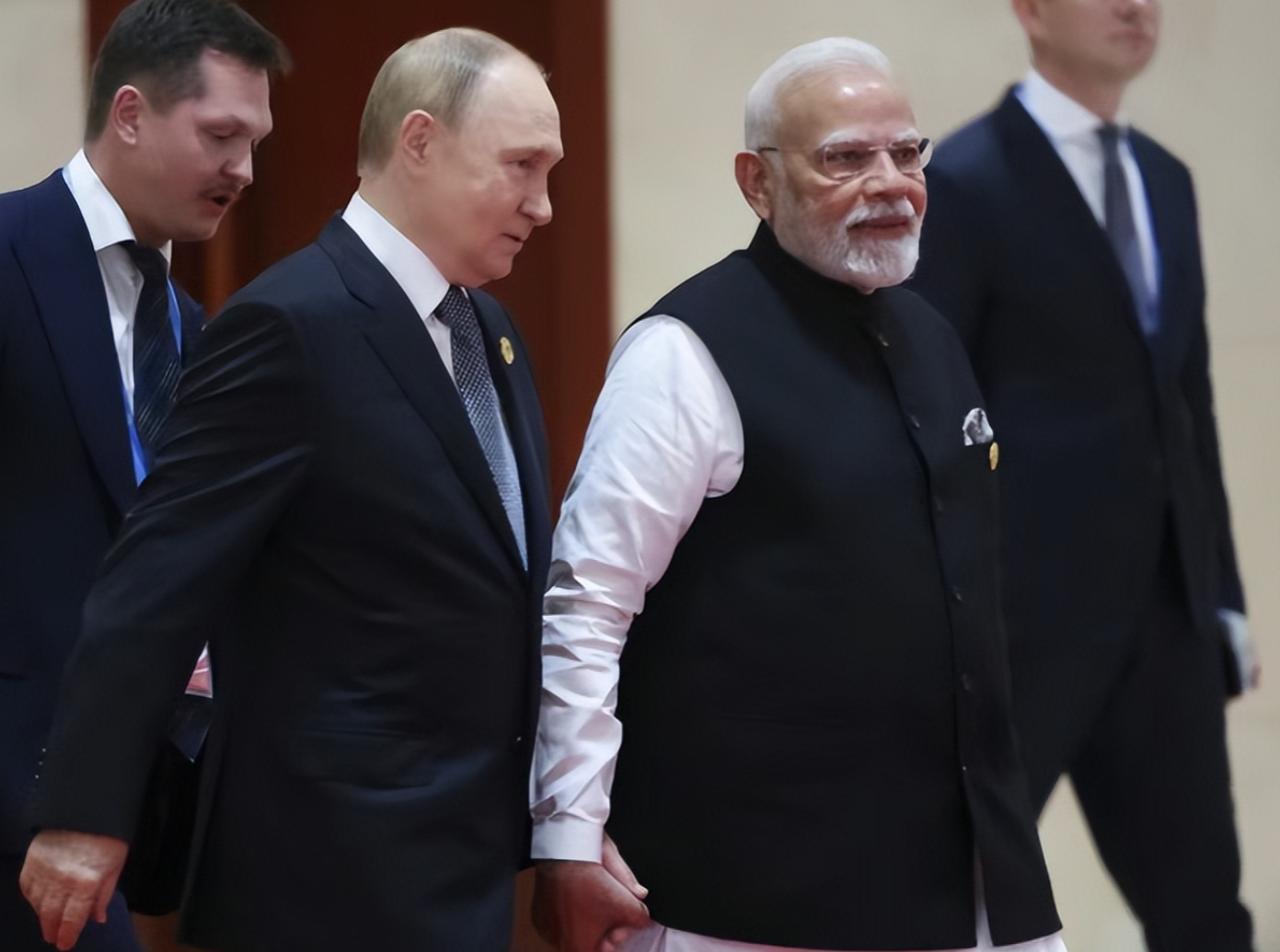 俄中之间的石油交易，突然爆出个大新闻，有贸易商偷偷透露，俄罗斯给中国的石油价格，