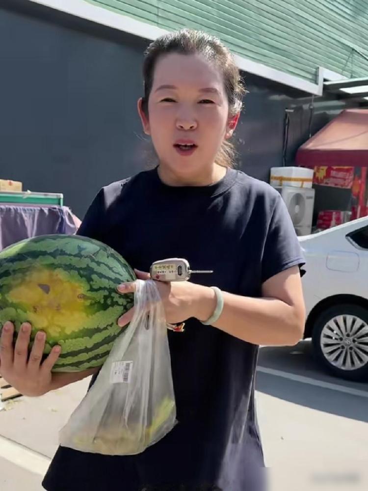 霞姐自建两层小洋楼，坦言装修造价远超建房成本

我前两年刚在老家建完三层自建房，