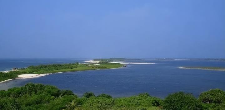 东沙爆发激烈对峙，台中舰威胁采取行动后，直接提速对着大陆海警船冲了过去，奉命撞舰