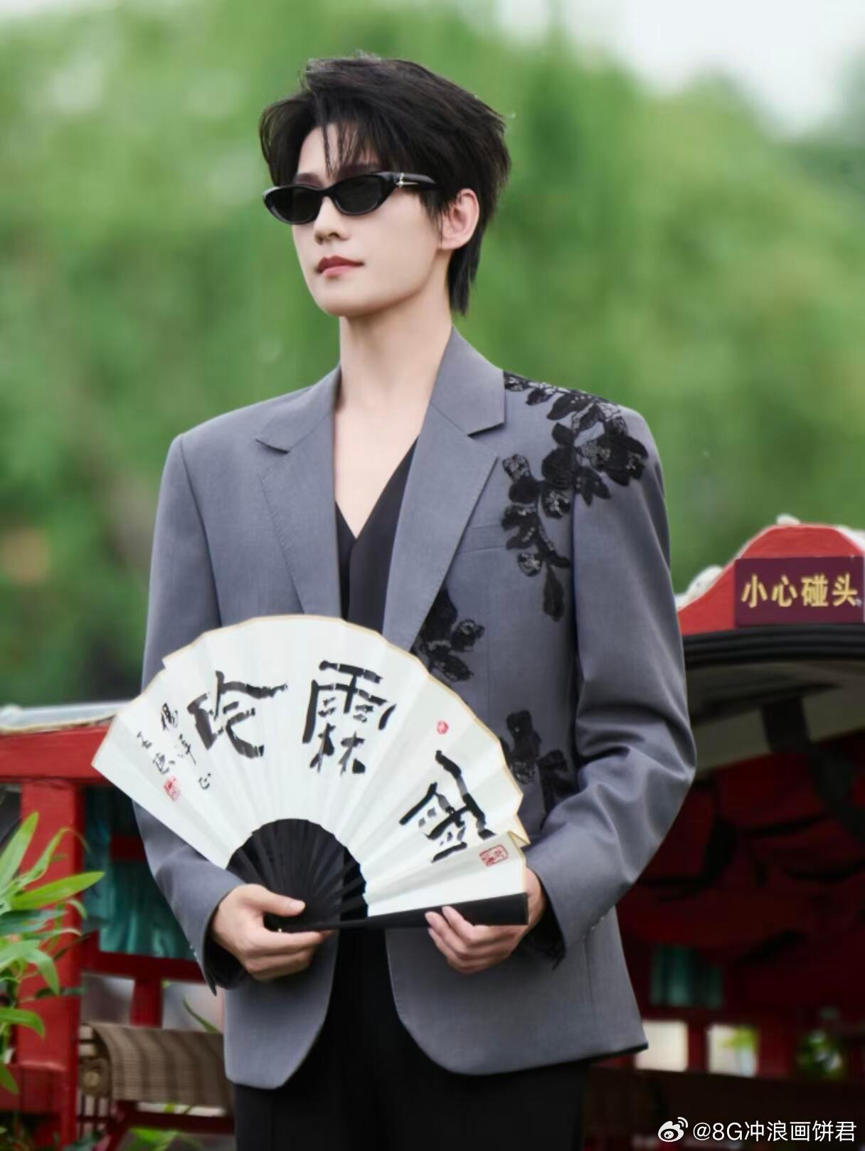 杨洋不让江山 谁懂那种预告看完一整天脑子里都是画面的感觉啊！杨洋那个将军造型太鲨